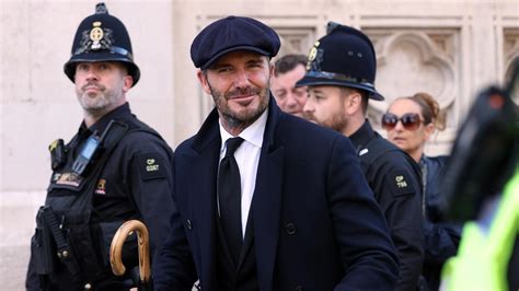 D­a­v­i­d­ ­B­e­c­k­h­a­m­,­ ­K­r­a­l­i­ç­e­­n­i­n­ ­n­a­a­ş­ı­n­ı­ ­z­i­y­a­r­e­t­ ­e­t­t­i­